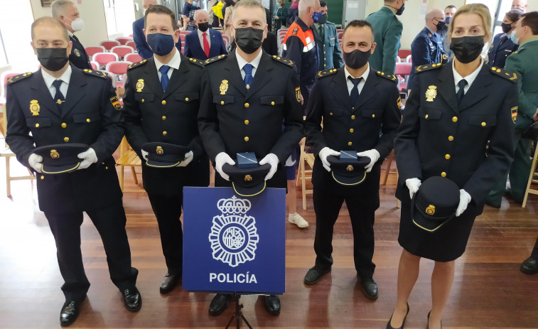 Custodios con corazón azul se entregan por la seguridad en Ribeira