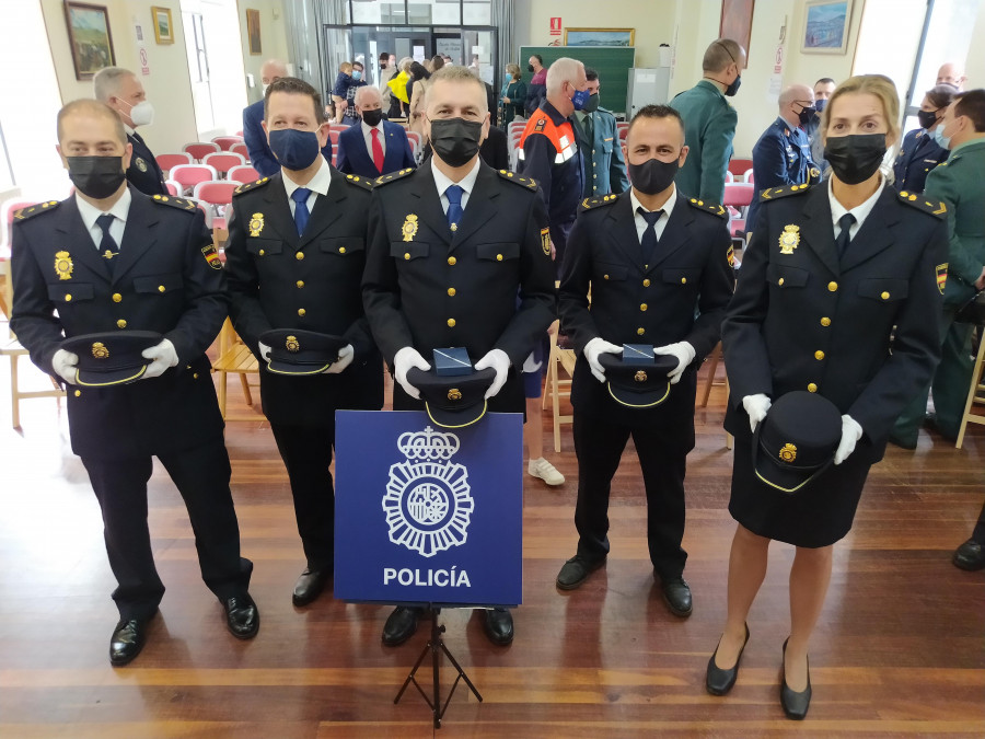 Custodios con corazón azul se entregan por la seguridad en Ribeira