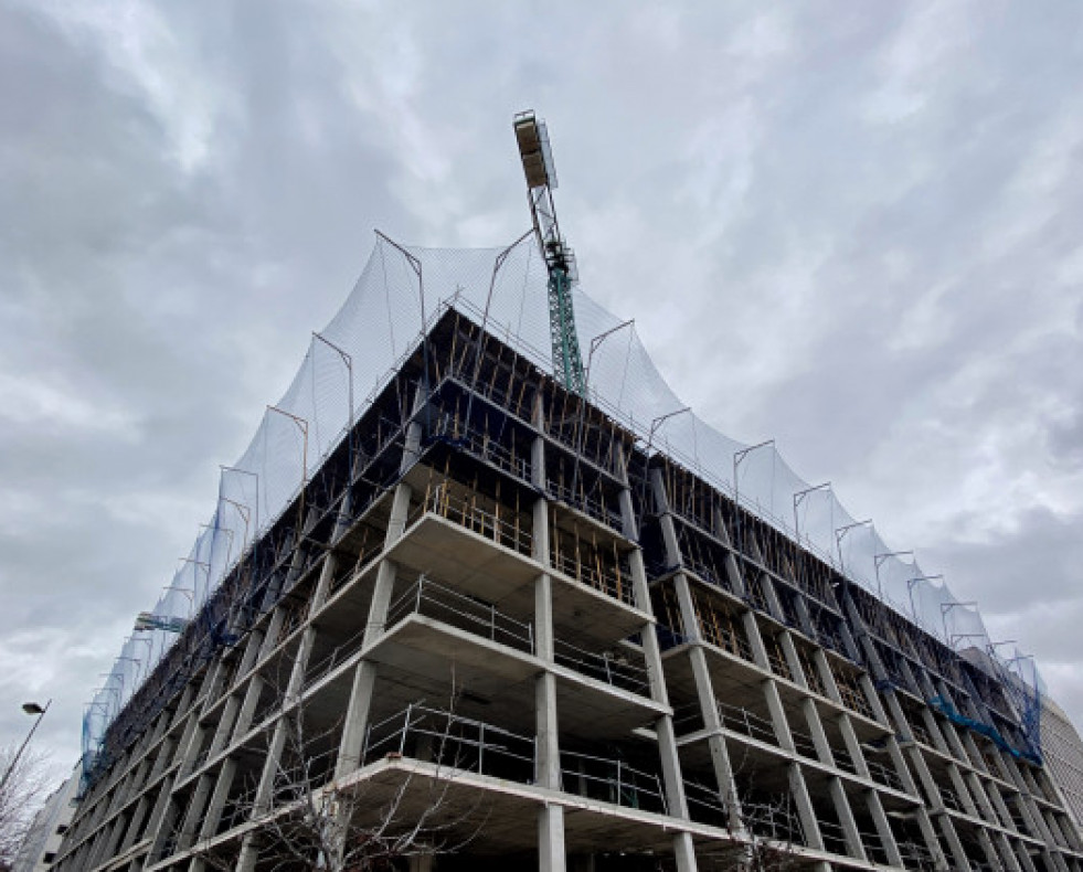 EuropaPress 2616242 EDIFICIO DE VIVIENDAS EN CONSTRUCCION EN UN MOMENT 16395186