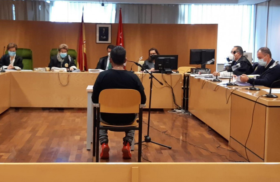 Un testigo sitúa al acusado de intentar asesinar a su expareja en Ribeira en el lugar de los hechos
