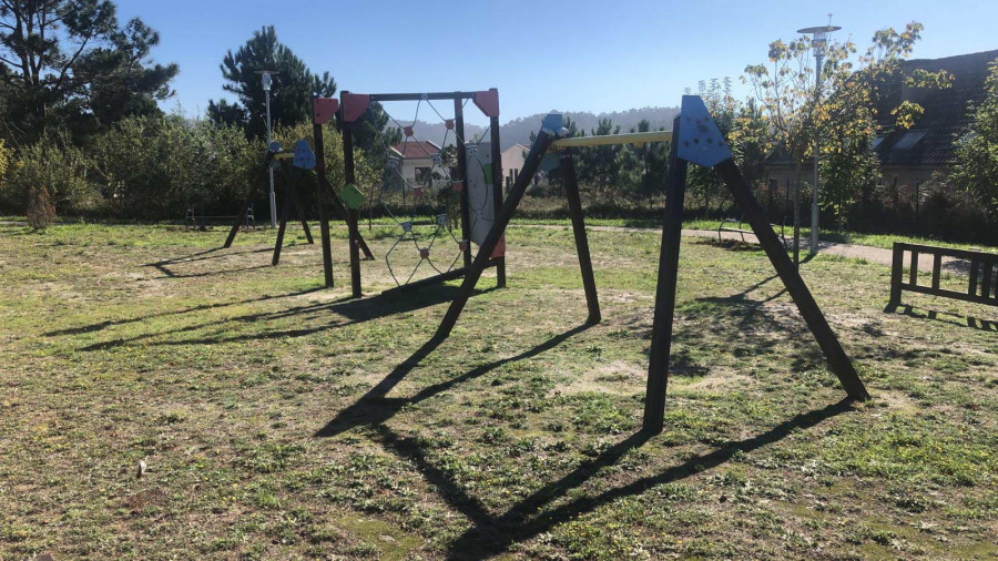 Sanxenxo valora prohibir la estancia nocturna en los parques tras aparecer desvalijado Soutullo