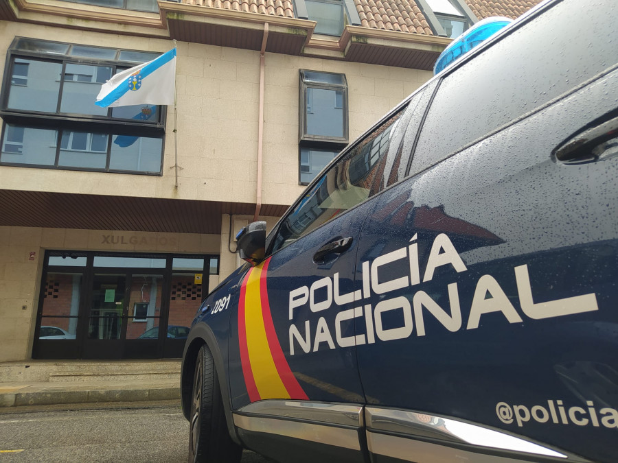 ​Detenida una mujer en Ribeira por un delito de estafa por importe de 51.280 euros