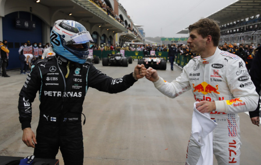 Bottas ganó en Turquía, Verstappen recuperó el liderato y 'Checo' Pérez pisó el podio