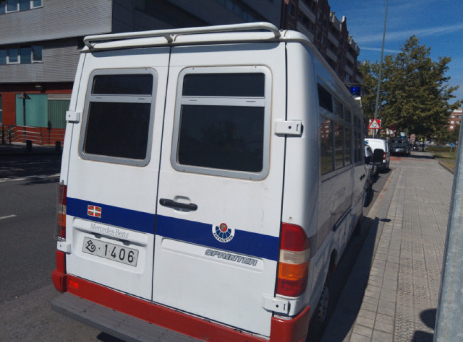 La Ertzaintza investiga el hallazgo de los cadáveres de una pareja en una vivienda de Vitoria