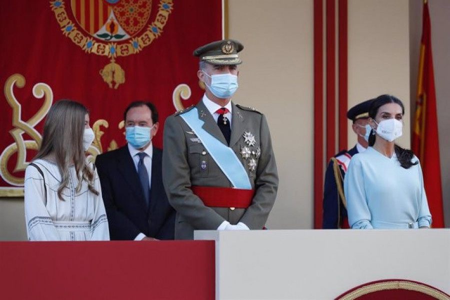Los Reyes celebran una recepción exprés por el 12-O con el Gobierno en pleno salvo Garzón, Castells y Maroto