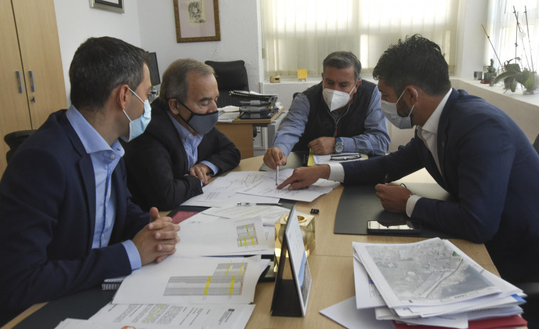 El Concello de Ribeira y Monbus acuerdan reforzar el servicio de transporte para evitar retrasos