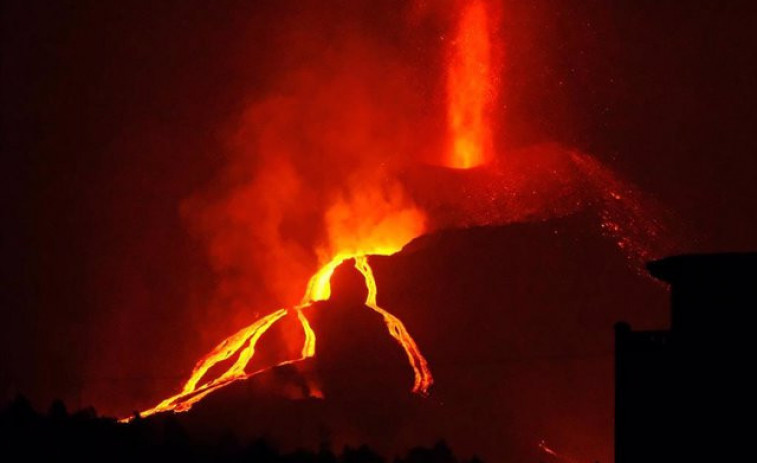 Las coladas del volcán de La Palma continúan avanzando con un 