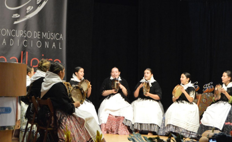 Sanxenxo llenó para seguir el III Concurso de Música Tradicional Soalleira