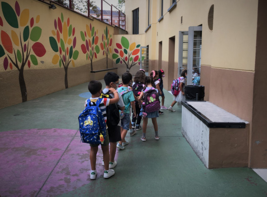 La mascarilla deja de ser obligatoria en los patios de los colegios en Madrid