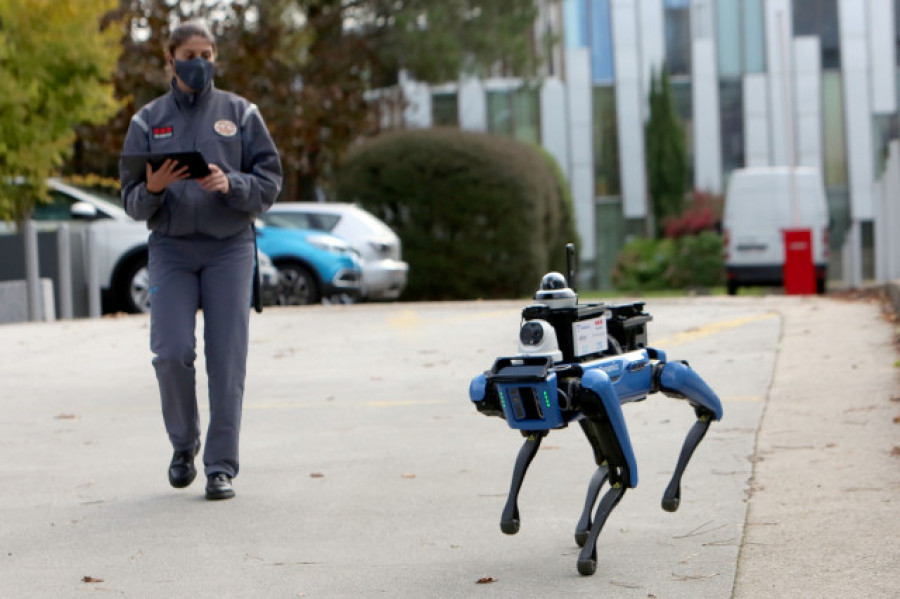 Spot, un robot perro con tecnología 5G y cámaras, vigilará el campus de la Universidad de Vigo