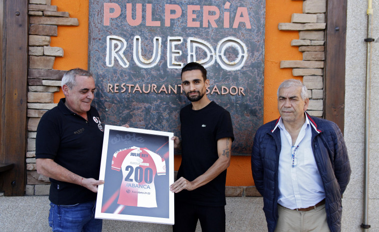 Julio Rey alcanza la histórica cifra de 200 partidos con el Arosa