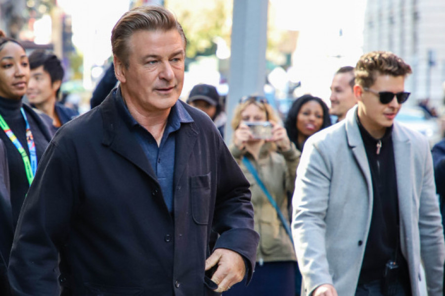 Alec Baldwin mata accidentalmente a una mujer durante un rodaje