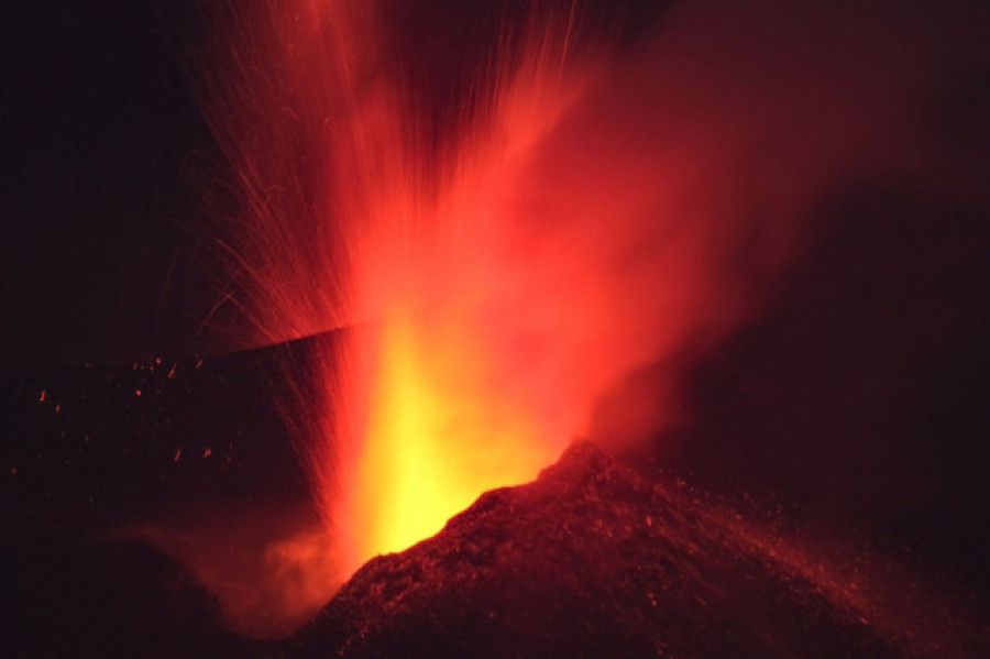 La colada de lava de La Laguna está “muy parada” pero con más “presión” por el nuevo material magmático