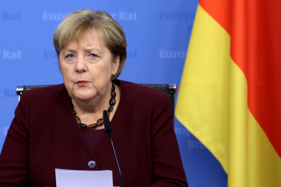 Merkel anima a las mujeres a participar más en política