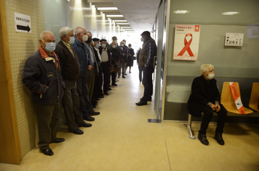 Aumentan los casos de covid en todas las áreas sanitarias de Galicia y suben los contagios a 43