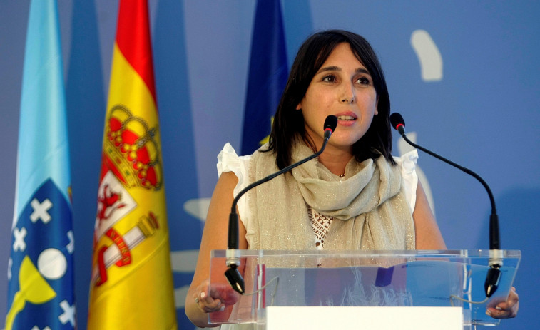 La conselleira de Igualdade condena el “chacha para todo” a preguntas de los socialistas