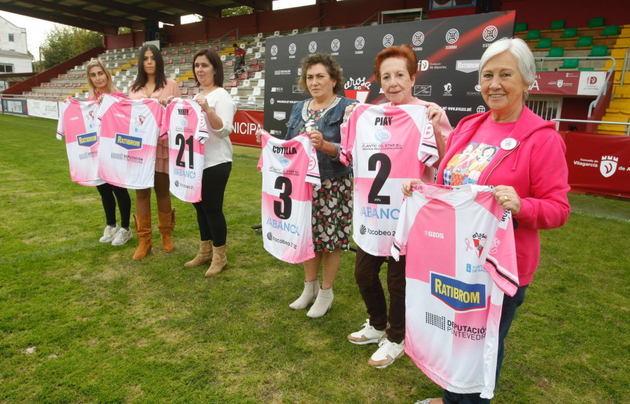 El Arosa reedita su camiseta contra el cáncer de mama