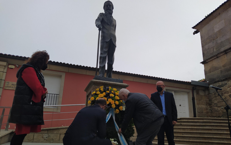 La ofrenda cívica en homenaje a Valle-Inclán refleja que su legado y figura siguen vigentes