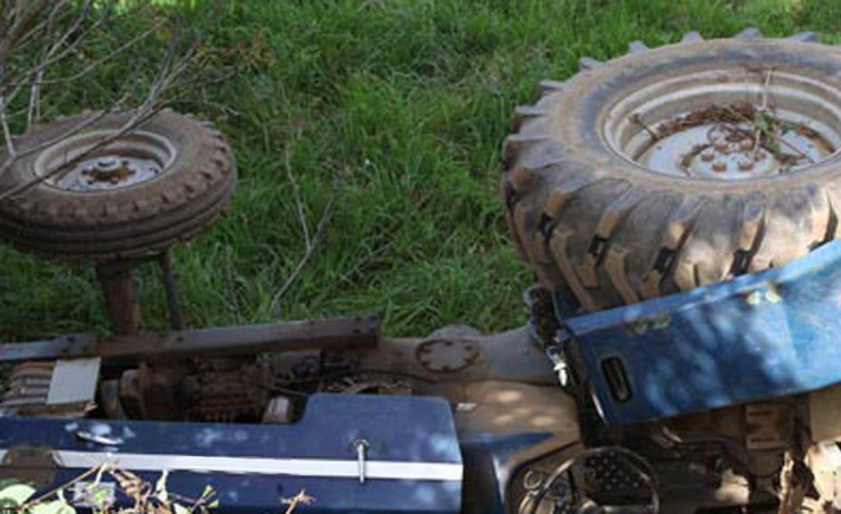 Muere un hombre al volcar el tractor que conducía en Poio (Pontevedra)