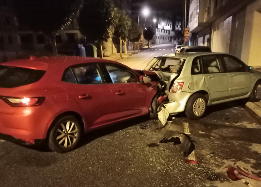 Herido un joven de 21 años en un accidente en Peralto tras chocar contra dos vehículos aparcados
