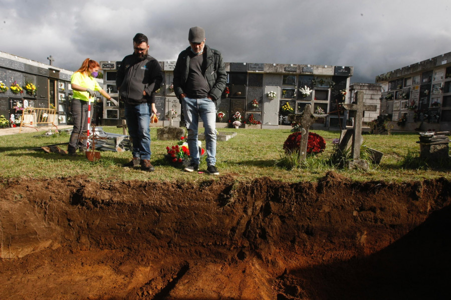 El primer día de excavaciones en la fosa de Rubiáns concluye sin hallazgos