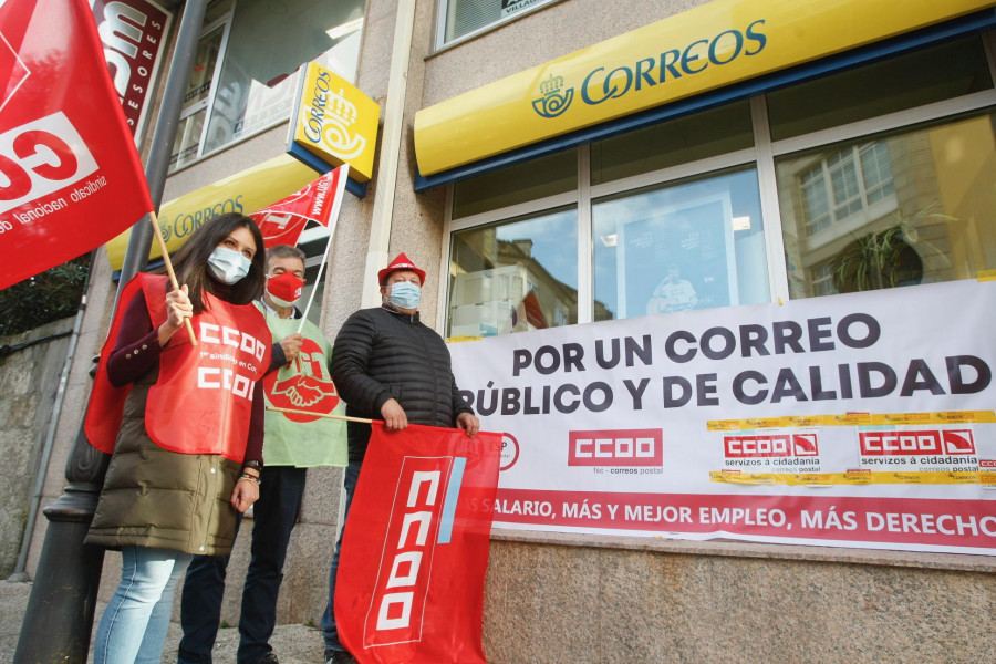 Trabajadores de Correos protestan contra el “intento de desguace”