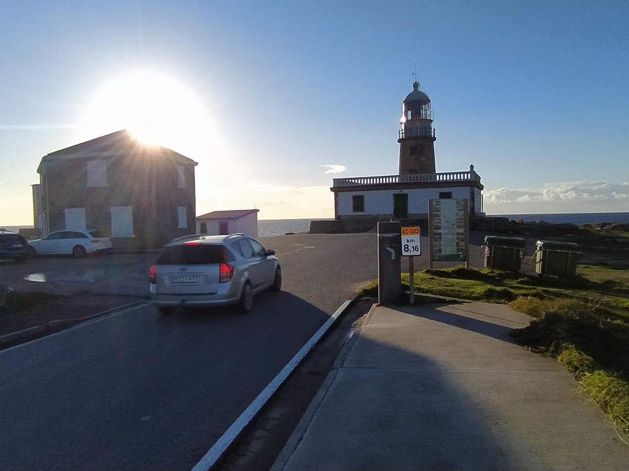 El vial hacia el Faro de Corrubedo, con una rotonda, y la Avenida de Ferrol serán del Ayuntamiento