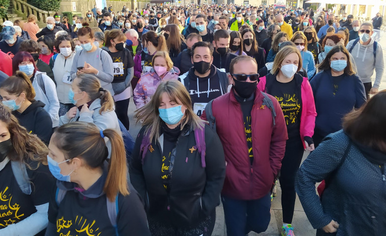 Rianxo camina por los niños con cáncer de la mano de Adrián Mosquera