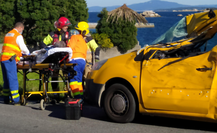 El conductor de un vehículo que acabó volcado en un accidente en A Ameixida dio positivo en drogas