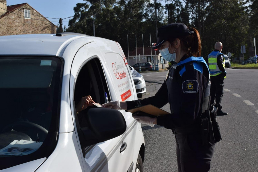 Un joven boirense trata de eludir un control policial en Ribeira, pero lo interceptan y da positivo en alcohol