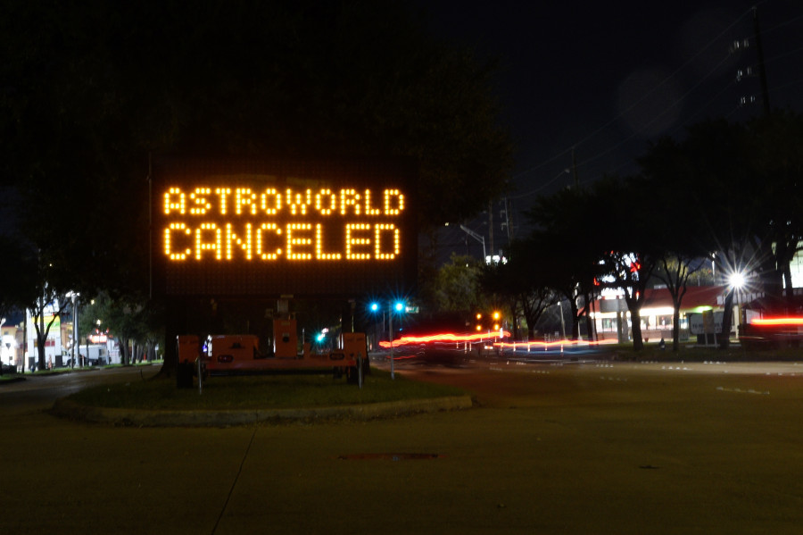 Denuncian al rapero Travis Scott por la marea humana que dejó ocho muertos en el festival de música Astroworld