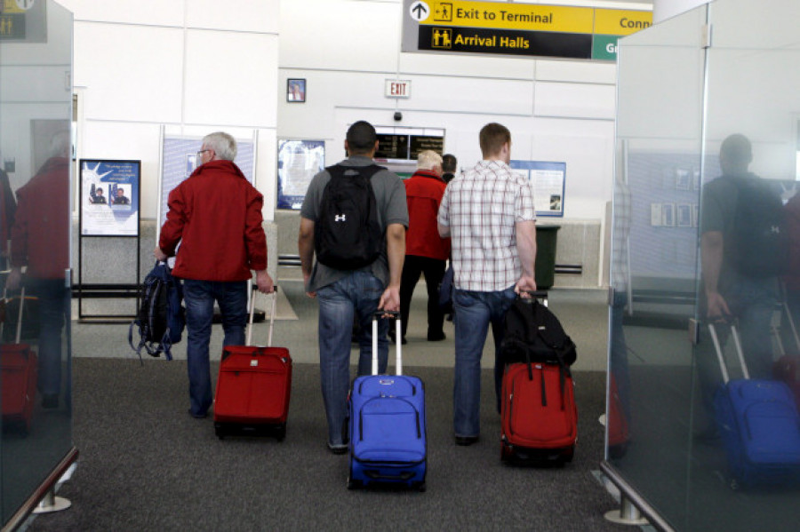 Vueling reduce el tamaño de la maleta que deja llevar gratis en su tarifa más barata