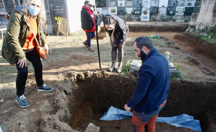 La analítica de los restos dirá si los huesos de la fosa son de un represaliado