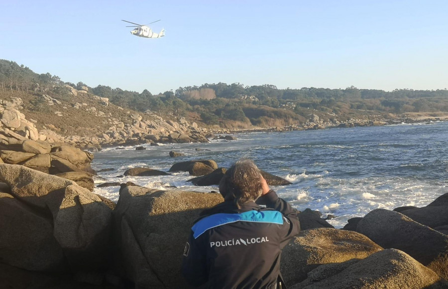 Jornada sin éxito en la búsqueda del pescador desaparecido en O Grove