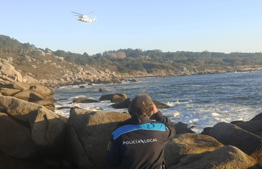 Jornada sin éxito en la búsqueda del pescador desaparecido en O Grove