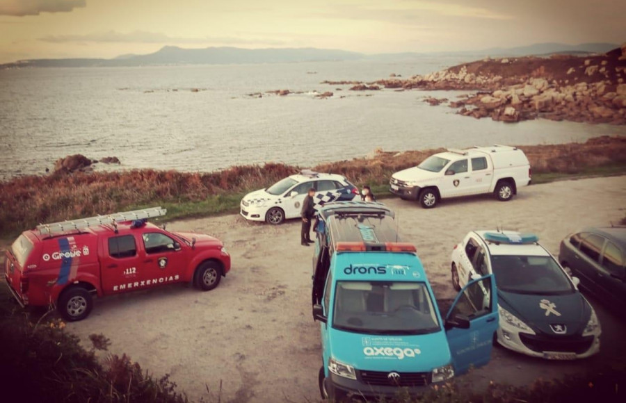 Localizan enseres del pescador en los fondos de la zona de O Carreiro donde desapareció