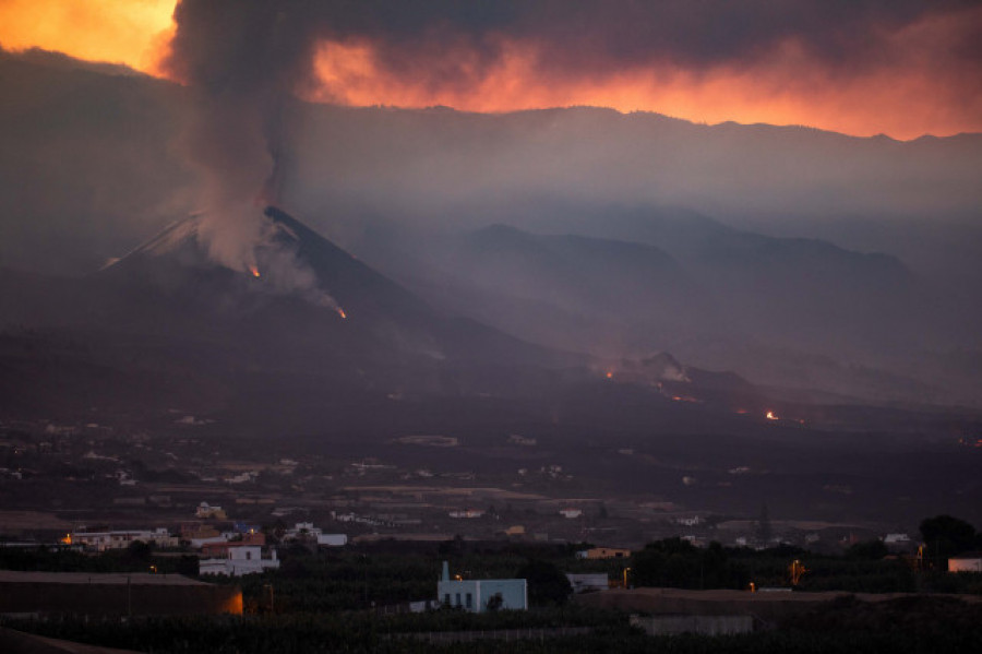 La erupción del volcán sigue a la baja pero no finalizará a corto plazo