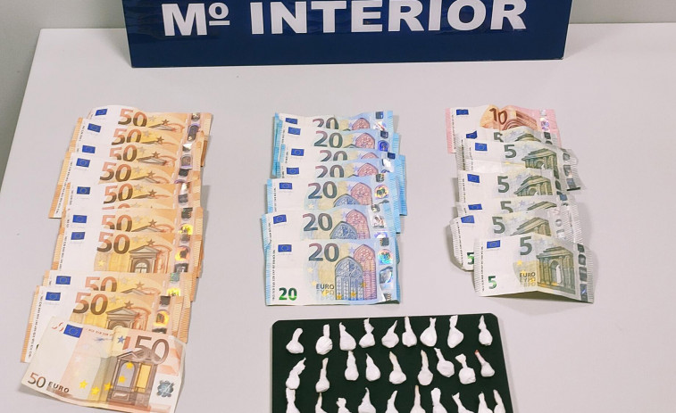La Policía Nacional detiene a la camarera de un bar de Vilagarcía y le incauta 33 bolsitas con cocaína