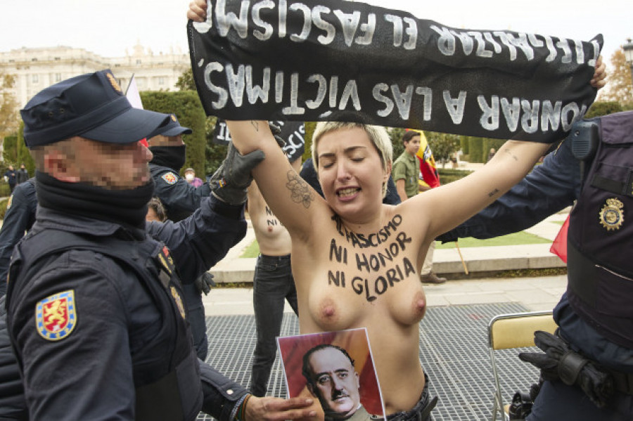 Activistas de Femen vuelven a irrumpir en el acto franquista del 20N