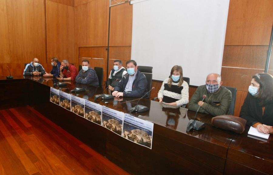 A Illa sale hoy a la calle contra la concesión de espacio portuario a la nave de O Aguiuncho y estudia ir al contencioso