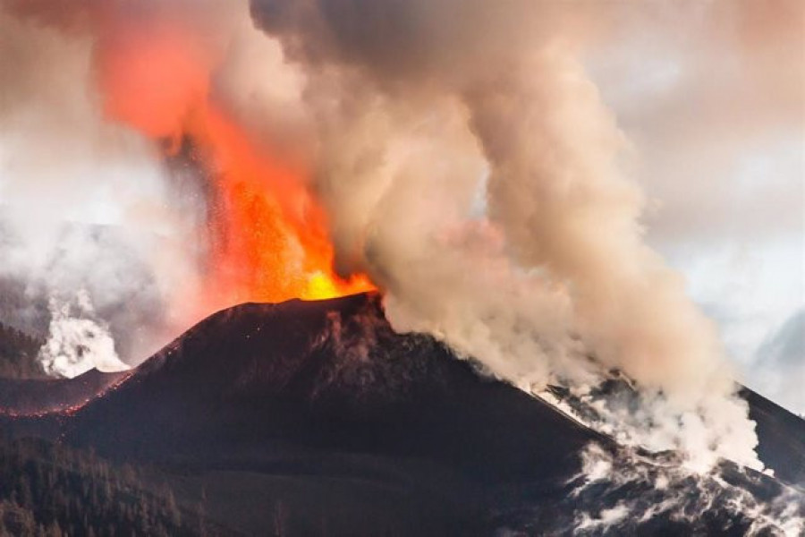 Surge una nueva colada al noreste del volcán de La Palma