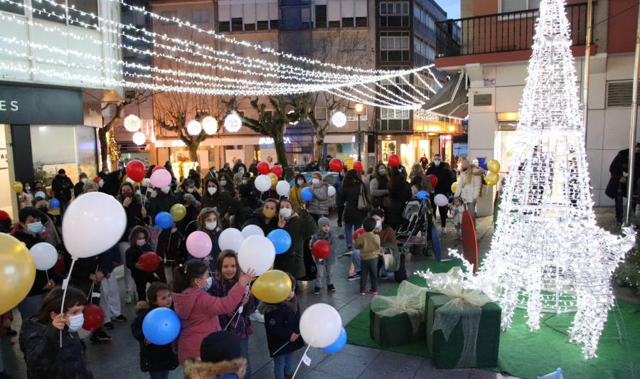 Sanxenxo prende la mecha de la Navidad con el encendido de más de 400 elementos decorativos