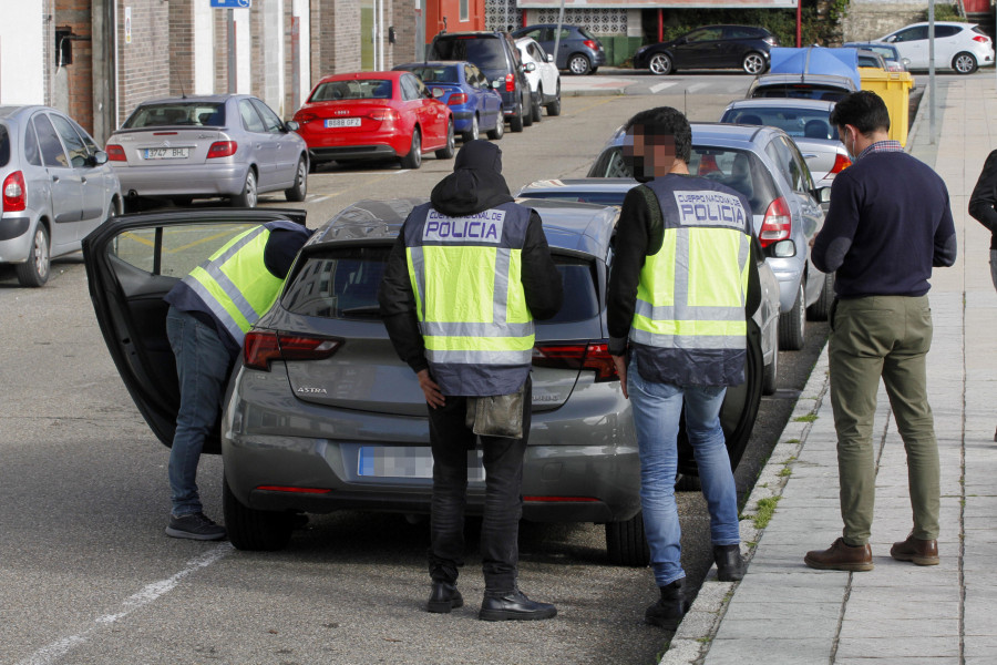 La Udyco mantiene abierta una operación con al menos un detenido en Vilagarcía