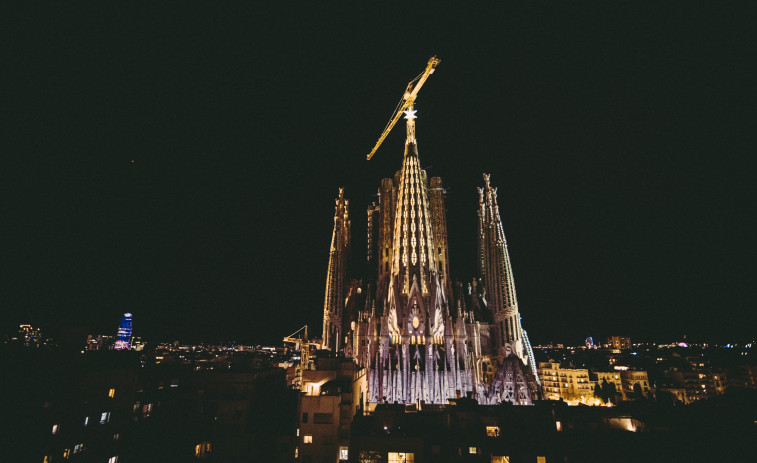 Una fiesta popular da la bienvenida a la estrella de la Sagrada Familia