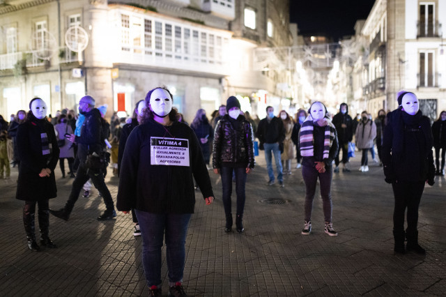 UnaperformancedeprotestacontralaviolenciamachistaenPontevedra