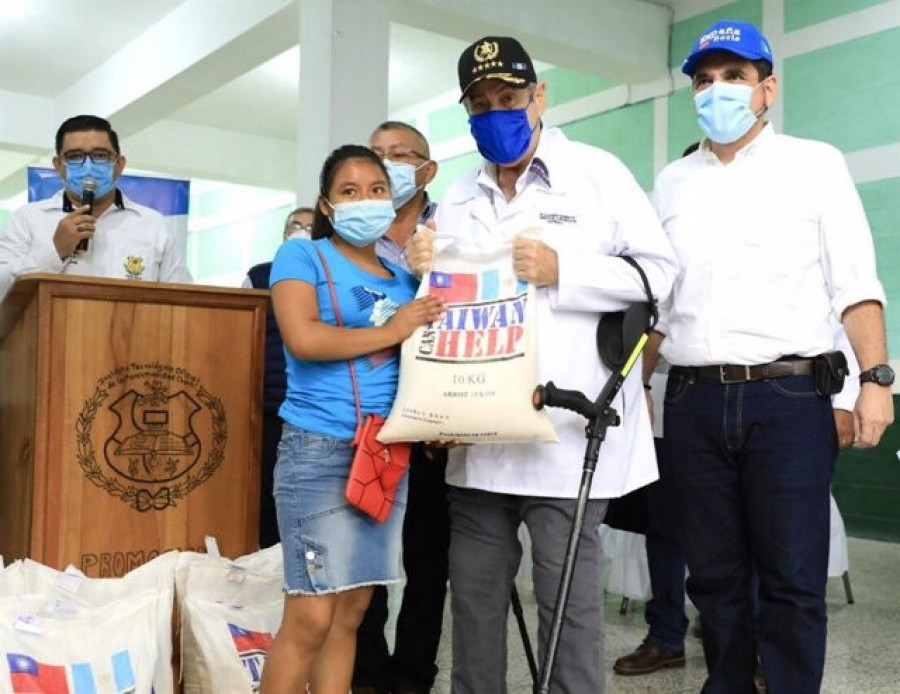 Guatemala ofrece una bolsa de arroz a aquellos ciudadanos que se vacunen contra el coronavirus