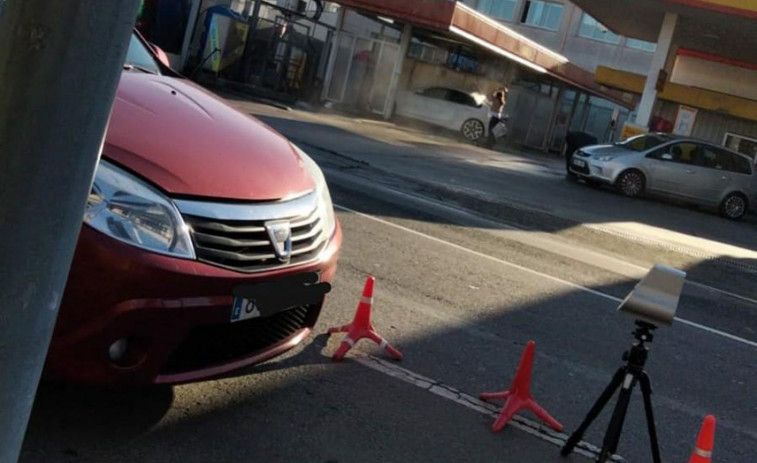 Denunciados tres conductores por duplicar la velocidad máxima en una zona escolar en Coroso