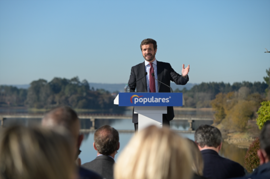 Pablo Casado arremete en Galicia contra Calviño, a la que llama  "defraudadora fiscal