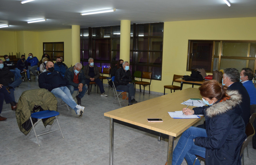 Telmo Martín inicia en Vilalonga una ronda de encuentros con los vecinos