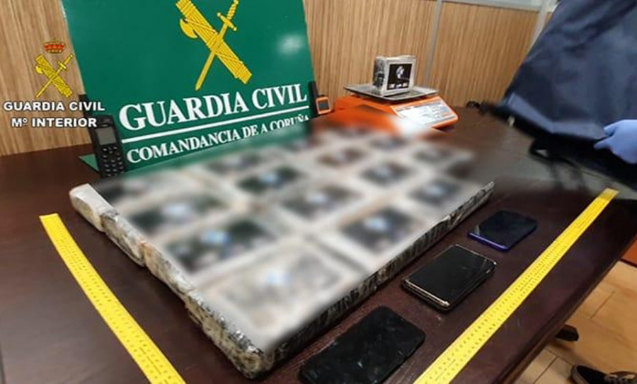 Detenidos cuatro vecinos de Boiro y A Pobra en relación con un alijo de 18 kilos de cocaína en Palmeira